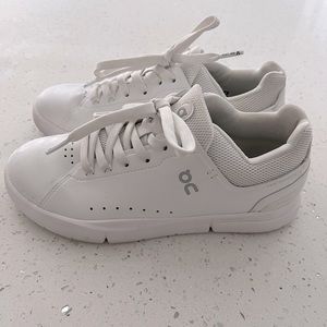 Women’s Size 7.0 OnCloud Sneakers